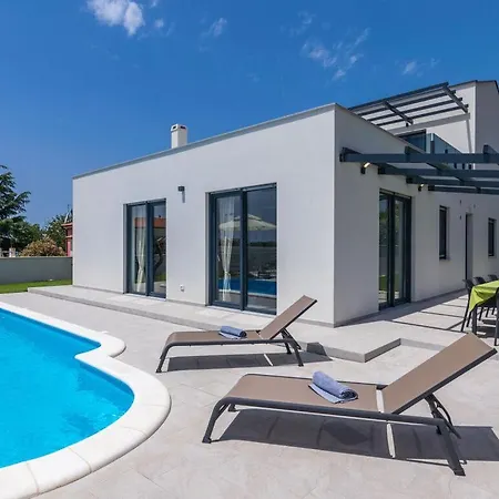 Perle Comfortable Holiday Villa *